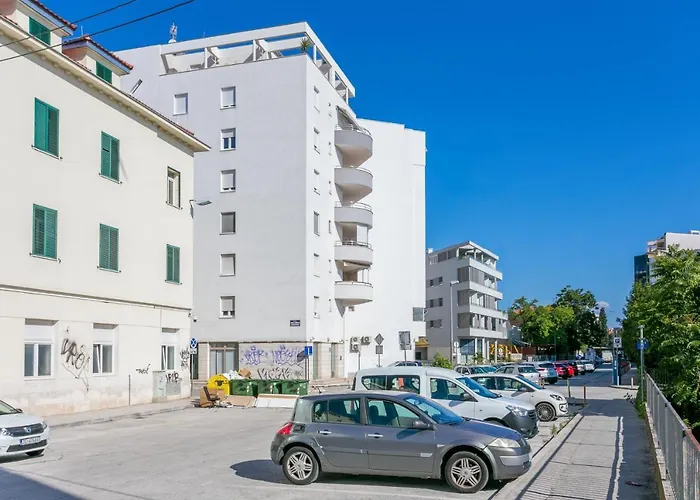 With Wifi - 21385 Apartment Split